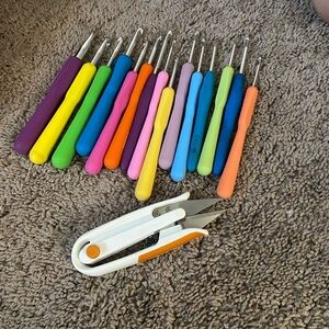 Colorful Crochet Hook Set with Scissors
